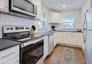 Frontdesk | Bright Studio Apt in Walnut Hills