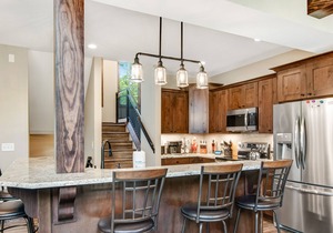 Gorgeous, three-story condo with free WiFi, dock, theater room & lake access