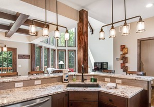 Gorgeous, three-story condo with free WiFi, dock, theater room & lake access