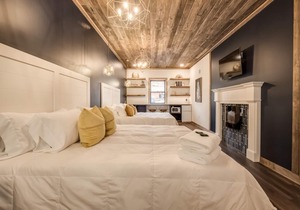 Group Getaway | Downtown | Riverfront Stay