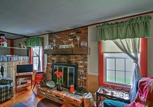 Historic Chester House 10-30 Mins to 5 Mountains!