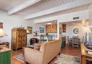 Incredible Downtown Location, Beautiful Fort Marcy Condo