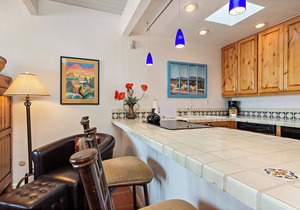Incredible Downtown Location, Beautiful Fort Marcy Condo