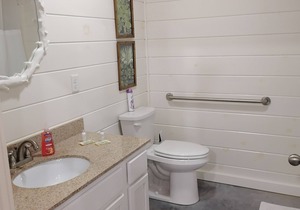 Knotty Squirrel Unit 4 Multibedroom Suite