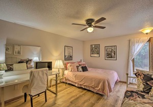 Lakefront Eau Galle Home w/Hot Tub & Fire Pit
