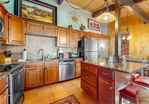 Large mountainside condo at Taos Ski Valley with views & balcony - near hiking