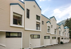 Large mountainside condo at Taos Ski Valley with views & balcony - near hiking