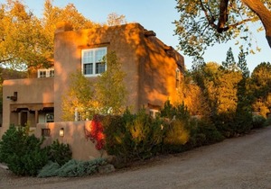 Light Filled, Spacious Casita~Walk to Downtown & Mountain Views