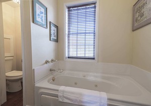 Light Horse Inn: Suite 1
