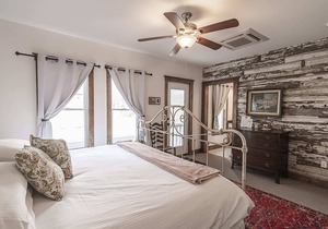 Light Horse Inn: Suite 6