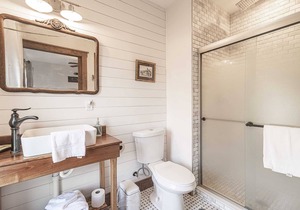 Light Horse Inn: Suite 6