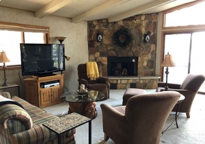 Lovely Open-Concept Home on Catfish Lake w/Guest Cottage
