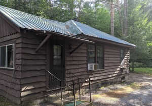 Moreno's Cottages Cabin #10 -2 Bed/2 Bath Adirondack 4 season Cabin in the pines