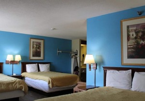 Non-Smoking Triple Queen Room at FairBridge Inn Express Mt Vernon