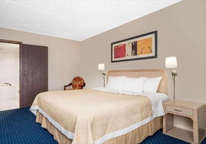 Norwood Inn & Suites La Crosse