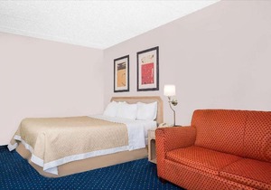 Norwood Inn & Suites La Crosse