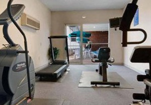 Norwood Inn & Suites La Crosse - Comfort 1 Business King Bed Non-Smoking