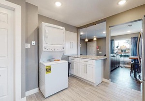 Remodeled upper unit with 2 king beds in Denver