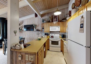 Sierra Del Sol | Fantastic Ski-In, Ski-Out Retreat with Loft & Views