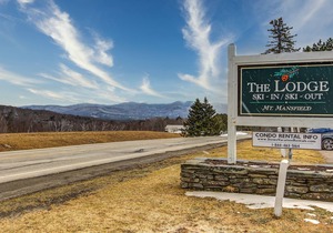 Ski-In/Out 2-Story Condo w/Shared Heated Outdoor Pool, Fast WiFi, Fireplace, A/C