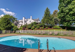 Ski-In/Out 2-Story Condo w/Shared Heated Outdoor Pool, Fast WiFi, Fireplace, A/C