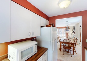 Ski-in/out mountain view townhouse w/shared outdoor pool, tennis - walk to lifts