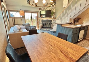Ski in Ski out Top Floor Condo with Pools Hot tub and more