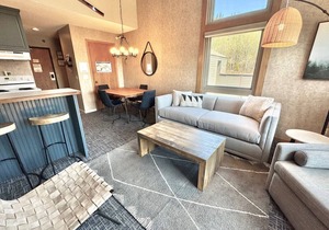 Ski in Ski out Top Floor Condo with Pools Hot tub and more