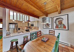 Slopeside Penthouse | 2 Mountain-View Balconies, Fireplace & Covered Parking