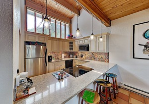 Slopeside Penthouse | 2 Mountain-View Balconies, Fireplace & Covered Parking