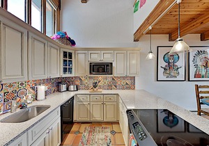Slopeside Penthouse | 2 Mountain-View Balconies, Fireplace & Covered Parking