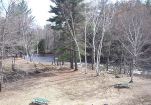 Spacious studio with a beautiful Pemi river view.