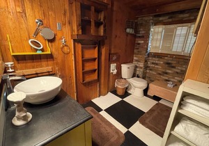 Stone Lodge: Authentic Northwoods Charm A Stone's Throw from the Lake.