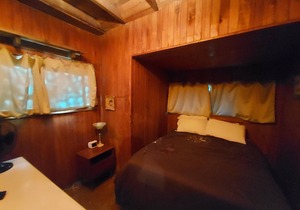 Stone Lodge: Authentic Northwoods Charm A Stone's Throw from the Lake.