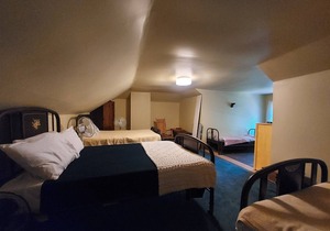 Stone Lodge: Authentic Northwoods Charm A Stone's Throw from the Lake.