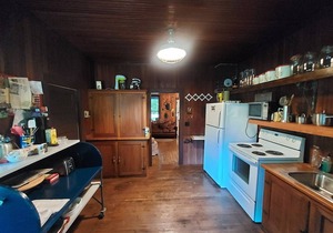 Stone Lodge: Authentic Northwoods Charm A Stone's Throw from the Lake.