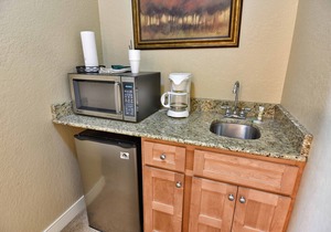 T431B Beautiful Efficiency condo at Tagalong Golf Resort on Red Cedar Lake