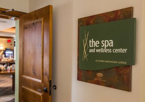 The Lodge at Spruce Peak (Formerly Stowe Mountain Lodge) 4th floor: Gorgeous direct Mt. Mansfield views of the Famous Front Four trails. This is a Superior Ridgeline Studio!