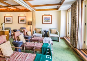 The Lodge at Spruce Peak (Formerly Stowe Mountain Lodge) 4th floor: Gorgeous direct Mt. Mansfield views of the Famous Front Four trails. This is a Superior Ridgeline Studio!