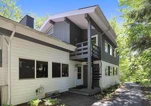 Tollhouse 10B: 3 br, fireplace, a/c, summer pool, free ski shuttle!