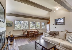 Tollhouse 17C: 1 br, ski-in/ski-out, community summer pool!