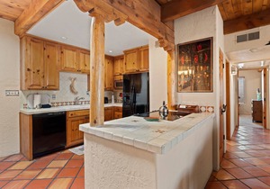 Traditional, Beautiful, Relaxing Downtown Condo At Fort Marcy