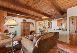 Traditional, Beautiful, Relaxing Downtown Condo At Fort Marcy