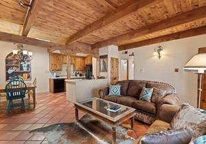 Traditional, Beautiful, Relaxing Downtown Condo At Fort Marcy