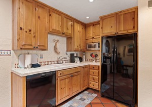Traditional, Beautiful, Relaxing Downtown Condo At Fort Marcy