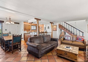 Walk to Plaza, Private Balcony, Hot Tub, Pool, End Unit, 2-story, Sleeps 6