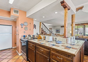 Walk to Plaza, Private Balcony, Hot Tub, Pool, End Unit, 2-story, Sleeps 6