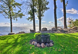 Waterfront Lake Mille Lacs Lodge with Deck and Grill!