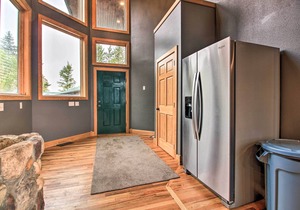 Waterfront Lake Mille Lacs Lodge w/ Deck + Grill!