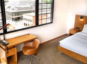 The Lismore Hotel Eau Claire Doubletree | Downtown Eau Claire